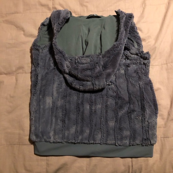 North Face vest - Picture 3 of 4